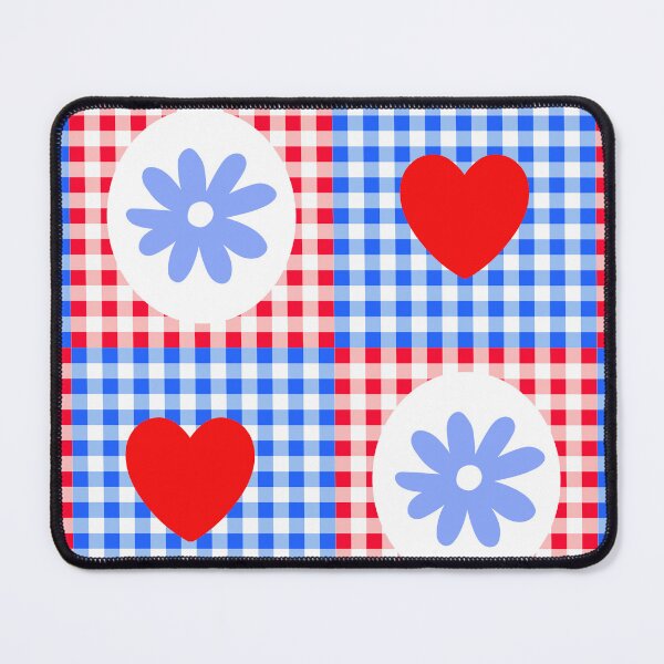Artikelvorschau, Cottagecore Gingham blau und rot Picknick-Muster mit Herz und Gänseblümchen entworfen und verkauft von Maussa Ivimas.
