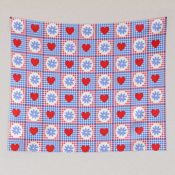 Artikelvorschau, Cottagecore Gingham blau und rot Picknick-Muster mit Herz und Gänseblümchen entworfen und verkauft von Maussa Ivimas.