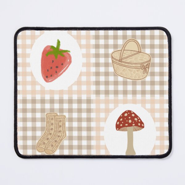 Artikelvorschau, Cottagecore Gingham-Picknickmuster mit Erdbeeren, Pilzen, Korb, Socken entworfen und verkauft von Maussa Ivimas.
