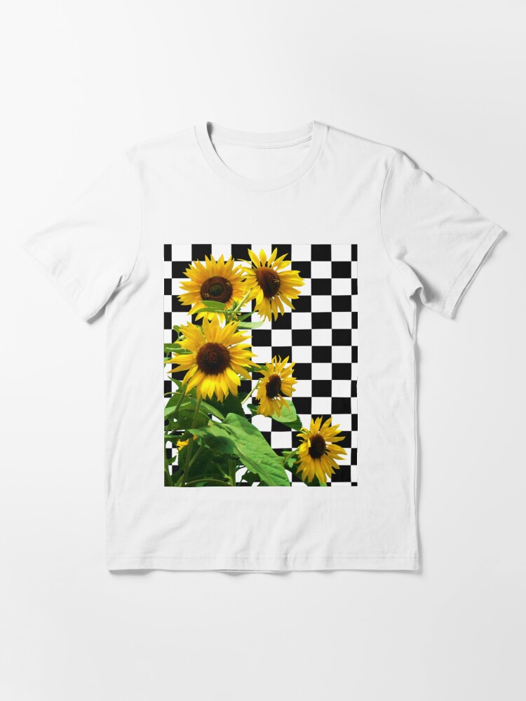 checkerboard with sunflowers
