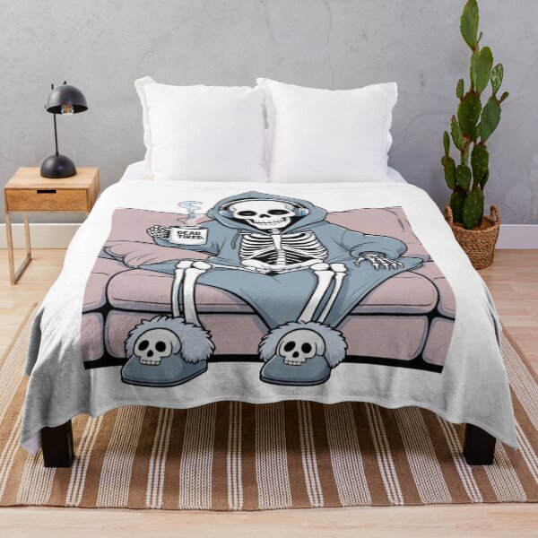 Artikelvorschau, Dead Tired – Faules Skelett im Kapuzenpullover Lustiges T-Shirt Design entworfen und verkauft von ArghavanMardani.
