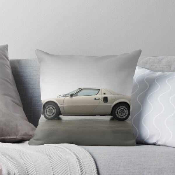 Aperçu de l'œuvre Lancia Stratos HF – Affiche photographique de rallye | Impression studio 6K pour les passionnés de sport automobile classique créée et vendue par JEOSALE.