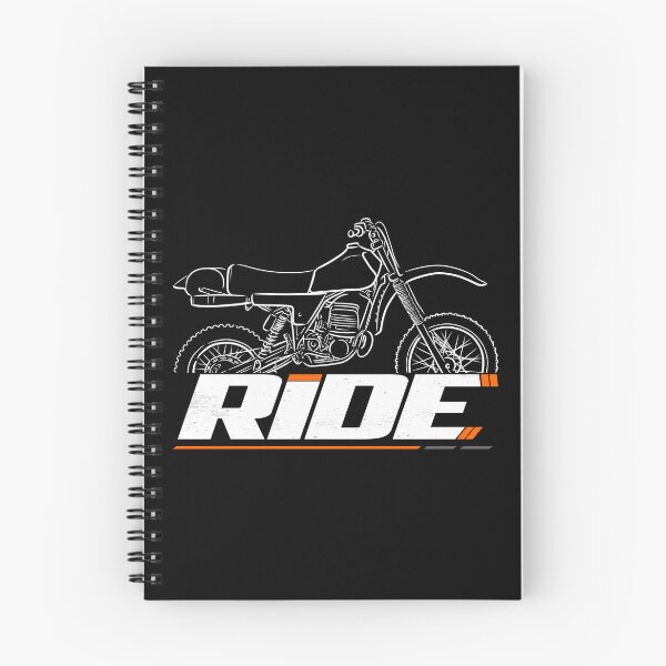 Aperçu de l'œuvre KTM 495 1981 pour les fans de moto créée et vendue par DrainvolStore.