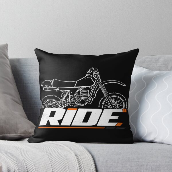 Aperçu de l'œuvre KTM 495 1981 pour les fans de moto créée et vendue par DrainvolStore.