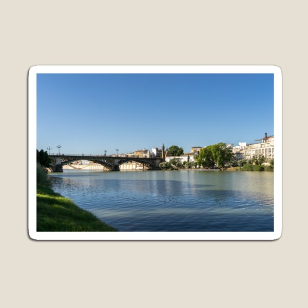Artikelvorschau, Glossy Shadows - Sevilla Fluss Guadalquivir und Triana-Brücke entworfen und verkauft von Georgia Mizuleva.