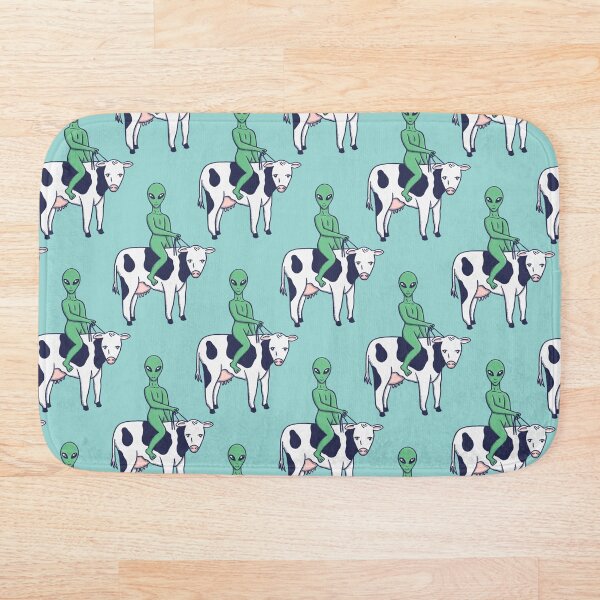 Aperçu de l'œuvre Vache extraterrestre chevauchant un animal – Motif de ferme surréaliste et amusant créée et vendue par musingtreeart.