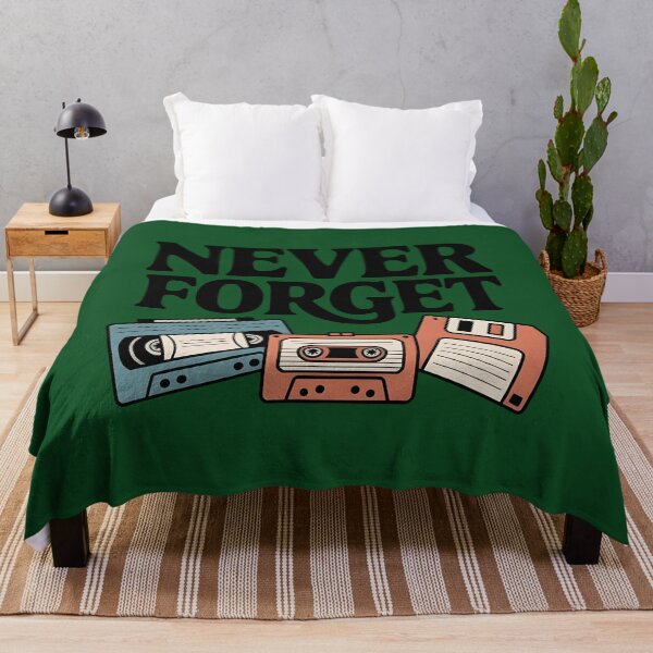 Artikelvorschau, Niemals vergessen – Retro-Tech-Nostalgie-T-Shirt (VHS-Kassetten-Disketten-Design) entworfen und verkauft von Splotchly.