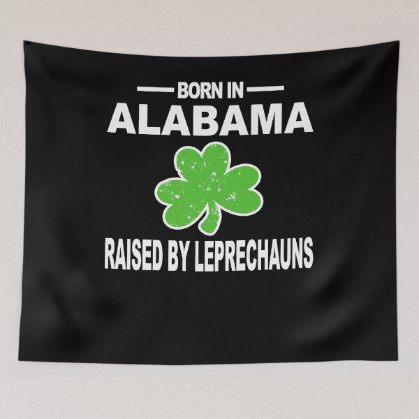 Aperçu de l'œuvre St Paddys Alabama Shirt soulevé par le cadeau de lutins créée et vendue par shoppzee.
