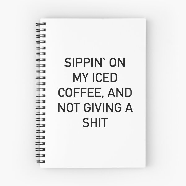 Aperçu de l'œuvre Siroter un café glacé sans s'en soucier – Citation humoristique créée et vendue par ChuckleSpace.