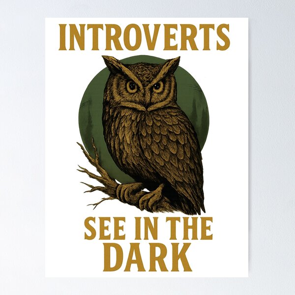Artikel-Vorschau von Introvertiert aber stark – Eule mit Spruch "Introverts See in the Dark", designt und verkauft von FelixWe22.