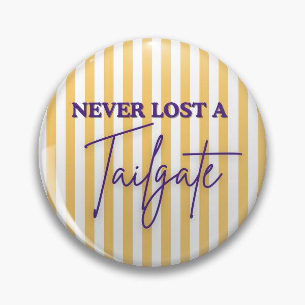 Aperçu de l'œuvre Badges « Never Lost A Tailgate » pour le match de football de LSU créée et vendue par Outfitz & More.