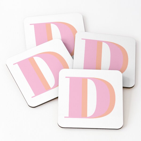 Aperçu de l'œuvre Lettre D en rose pastel – Joli motif de monogramme initial de l'alphabet créée et vendue par Monika Howarth.