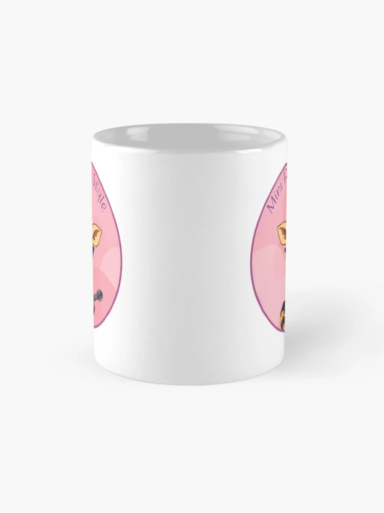 Aperçu 4 sur 6. Mug à café avec l'œuvre Mini Rocker Style. Girafe. créée et vendue par Mini Rocker.