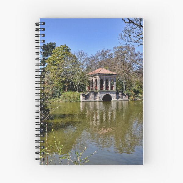 Artikelvorschau, Birkenhead Parks Iconic Bootshaus entworfen und verkauft von Frank  Irwin.