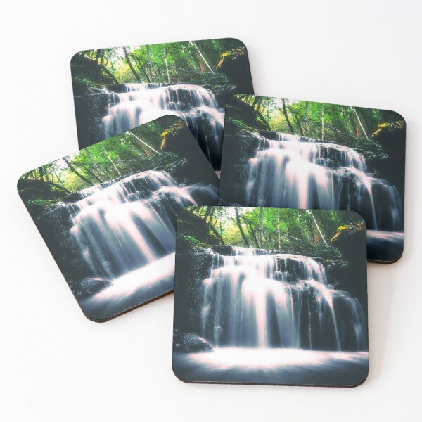 Artikelvorschau, Ruhiger Waldwasserfall entworfen und verkauft von Lowfidesigns.