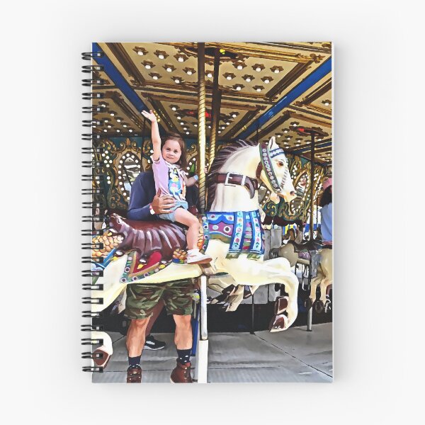 Aperçu de l'œuvre Petite fille saluant depuis un carrousel créée et vendue par Susan Savad.