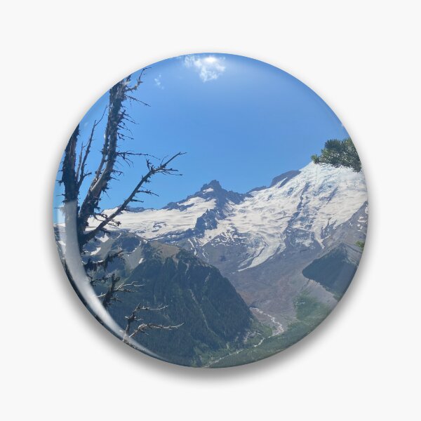 Artikelvorschau, Toter Baum und Mount Rainier entworfen und verkauft von Gary Horner.