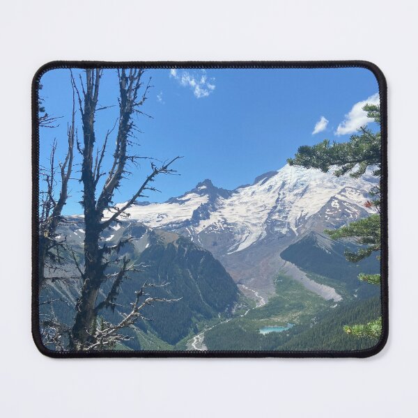 Artikelvorschau, Toter Baum und Mount Rainier entworfen und verkauft von Gary Horner.