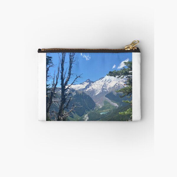 Artikelvorschau, Toter Baum und Mount Rainier entworfen und verkauft von Gary Horner.