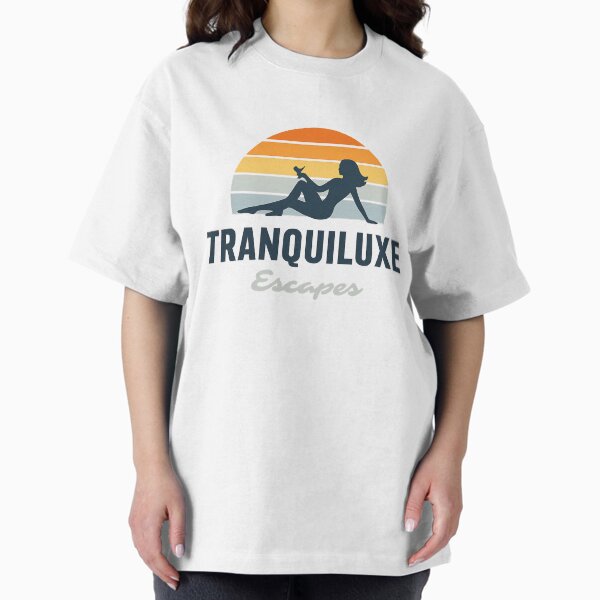 Vista previa del artículo con la obra «Camiseta de vacaciones de ensueño Tranquiluxe Escapes», diseñado y vendido por MoodMammal.