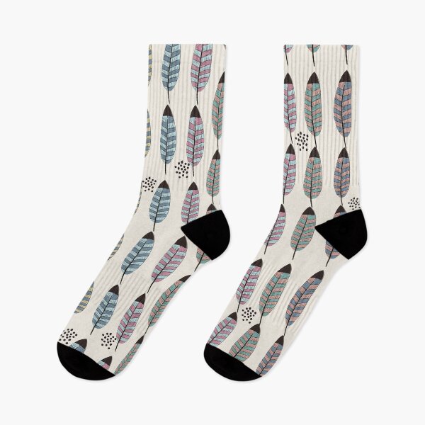 Artikelvorschau, Boho-Federmuster – Handgezeichnetes Pastell-Tribal-Design entworfen und verkauft von  Boho Vibes Studio.