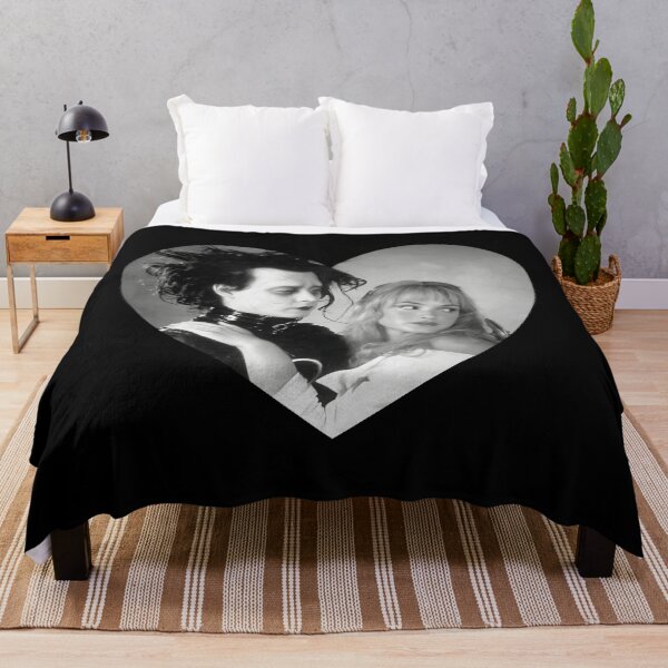 Item preview, Edward Scissorhands and Kim Heart in Black and White designed and sold by cemetery girl.