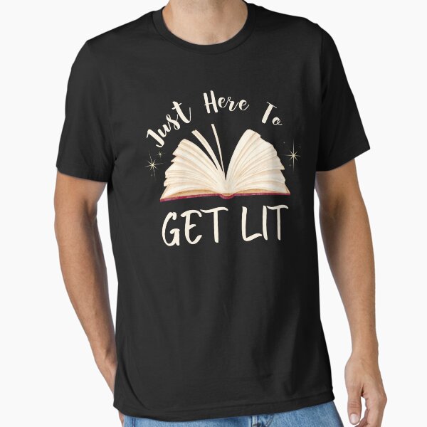 Artikel-Vorschau von Just Here To Get Lit T-Shirt Lustiges Buchliebhaber-Shirt Literarisches Wortspiel-T-Shirt Geschenk für Leser Lehrer Bibliothekare Studenten und Buchclub-Fans, designt und verkauft von CurrentD.