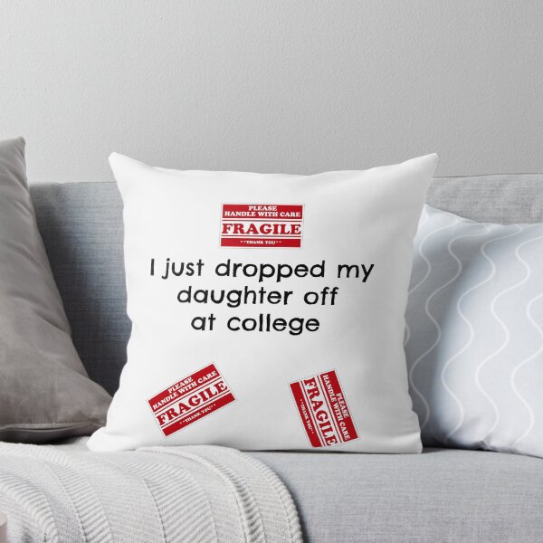 Artikelvorschau, Zerbrechliche College-Tochter Drop Off Humor Empty Nest Laughs entworfen und verkauft von elderberry.
