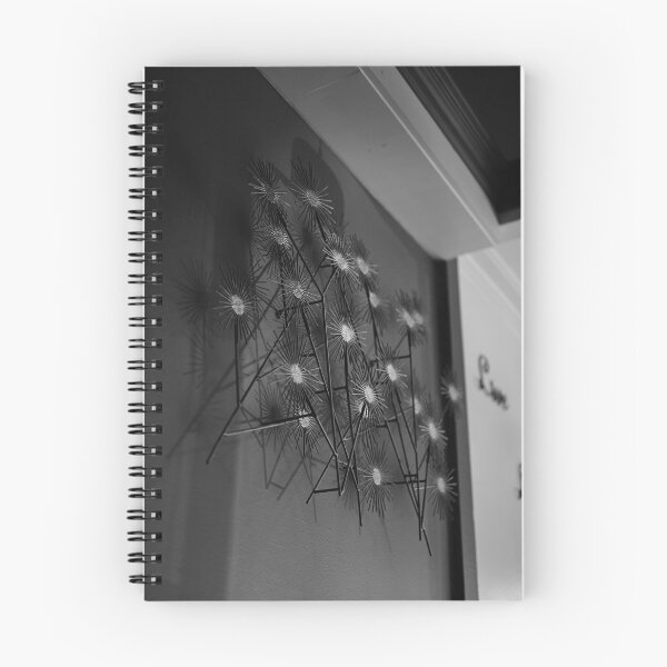 Artikelvorschau, Monochrome Blumenskulptur entworfen und verkauft von BingxiStudio.
