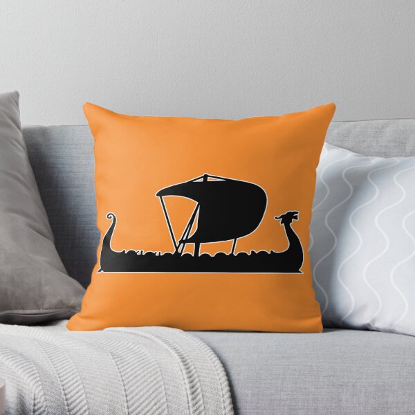 viking drakkar Throw Pillow
