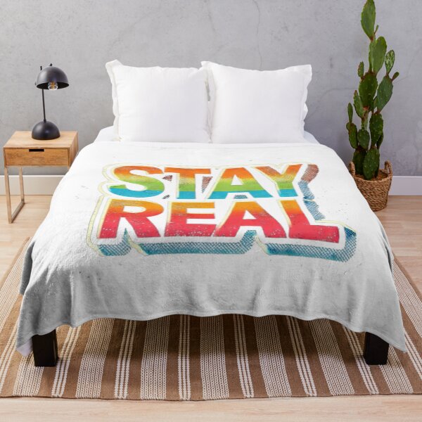 Aperçu de l'œuvre Stay Real – Style Rétro Années 90 | Retro 90s Vibes créée et vendue par AF STUDIO.