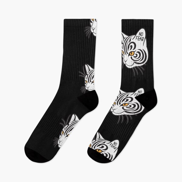 Artikelvorschau, No Fear Tribal Cat – Auffällige Katzenkopfgrafik mit wilden Augen entworfen und verkauft von TipTop GFX.
