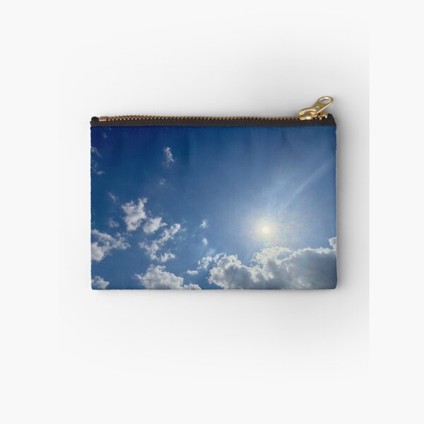 Aperçu de l'œuvre Soleil éclatant sur ciel bleu créée et vendue par ForgeBogdan.