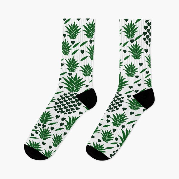 Artikelvorschau, Nahtloses Ananas-Herzmuster – tropisches grünes Vektordesign entworfen und verkauft von Dailyprintstyle.