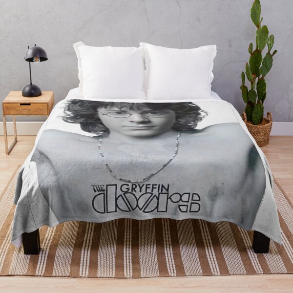 Artikelvorschau, Fantasy Portrait eines jungen Mannes mit Perlenkette entworfen und verkauft von Voodoo Store Paranormal Collections.