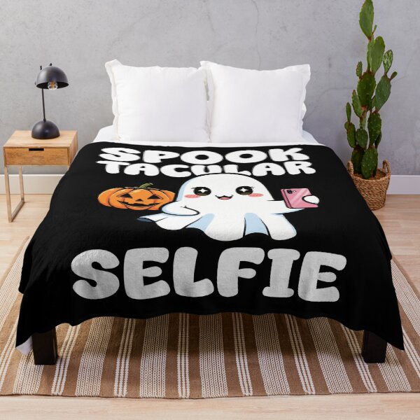 Artikelvorschau, Gruseliges Selfie – Geister-Halloween entworfen und verkauft von KEF Custom.