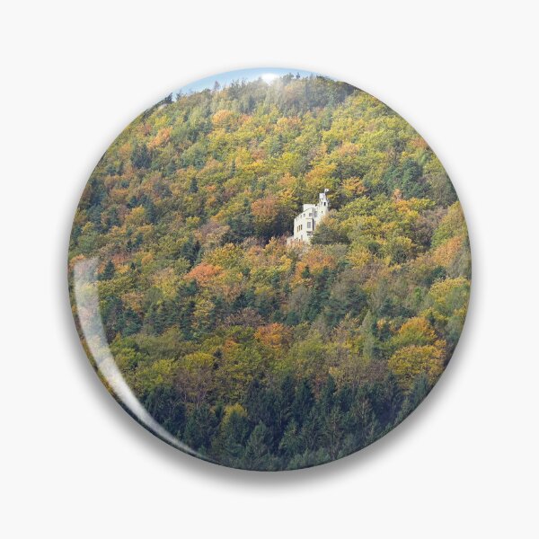 Artikelvorschau, Burg Grimmenstein auf einer Hügellandschaft, Herbstsaison, Österreich entworfen und verkauft von goceris.