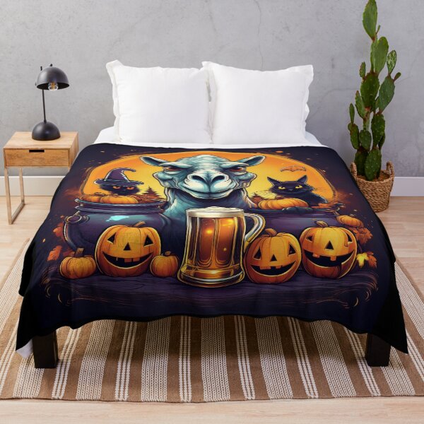 Artikelvorschau, Gruseliges Halloween-Süßes-oder-Saures in der Wüste: Ein lebendiges und gruseliges Design mit einem Kamel, Kürbissen, Fledermäusen und schwarzen Katzen entworfen und verkauft von Camel & Quirk.