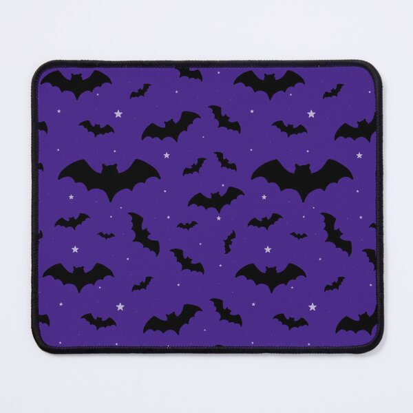 Artikelvorschau, Niedrige Winkelansicht von Fledermäusen von Halloween, die über violettem Himmel mit Sternen fliegen, nahtlosem Musterhintergrund entworfen und verkauft von juoctaviniarts.