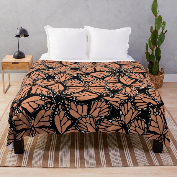 Aperçu de l'œuvre Monarch Spin créée et vendue par Honey Crystal Fashion and Homegoods .