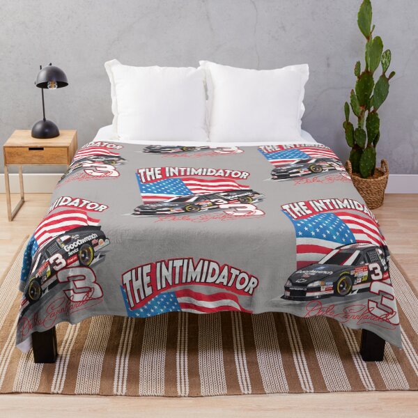 Artikelvorschau, Kultiges Rennauto mit der Nummer 3 – Motorsport-Design mit amerikanischer Flagge entworfen und verkauft von chatmonalejan.
