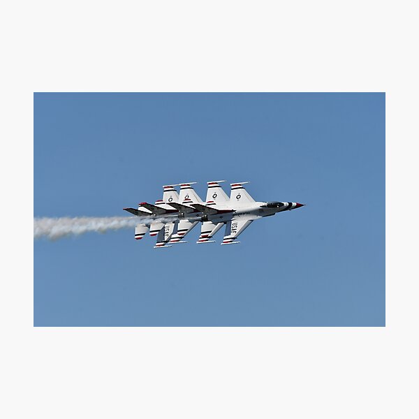 Artikelvorschau, USAF Thunderbirds versteckt und fest entworfen und verkauft von Glennphotos.