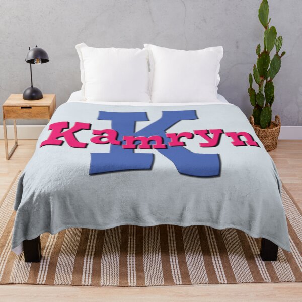 Aperçu de l'œuvre K est pour Kamryn, nom et initiale de la fille/femme créée et vendue par CharlottePlaceArt.