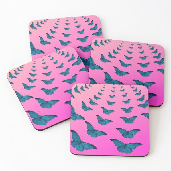 Artikelvorschau, Unscharfe blaue Schmetterlinge mit Bewegung Blau auf Rosa Ombre entworfen und verkauft von happiiart.