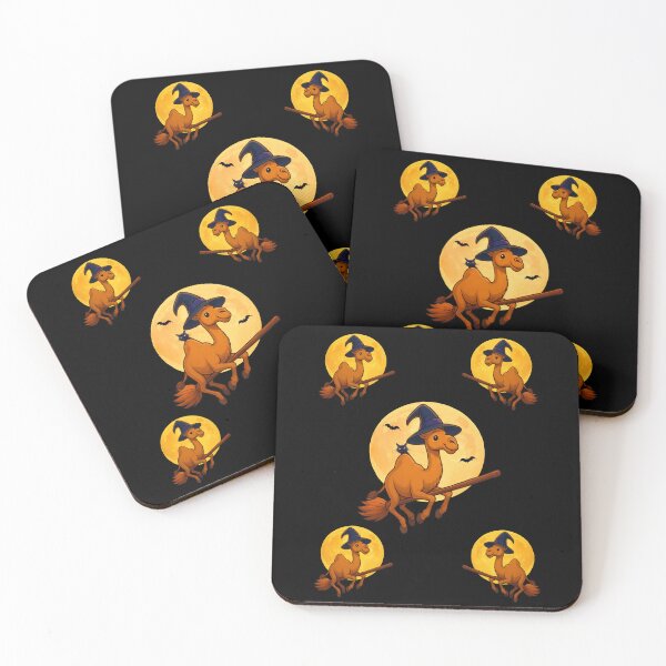 Artikelvorschau, Camel's Great Pumpkin Ride: Halloween Trick-or-Treat, ein lebendiges und gruseliges Musterdesign mit einem Kamel, Fledermäusen und schwarzen Katzen entworfen und verkauft von Camel & Quirk.