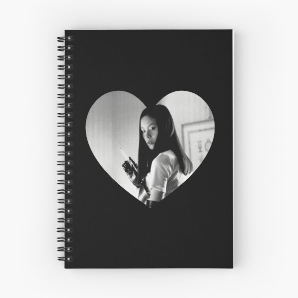 Aperçu de l'œuvre Audition d'Asami Heart en noir et blanc créée et vendue par cemetery girl.