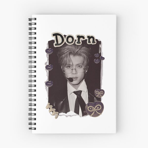 Artikelvorschau, NexT1DE NT1 Dorn Debüt Global Boy Group Scrapbook Collage Cozy Y2K Vintage Design entworfen und verkauft von HELL0WBELLO.