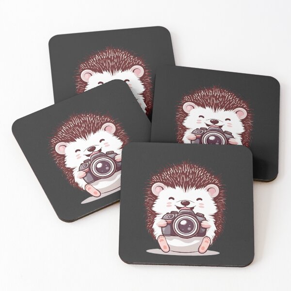 Artikelvorschau, Chibi Kawaii Igel Fotograf – Süßes Tier mit Kamera entworfen und verkauft von ColorSplash123.