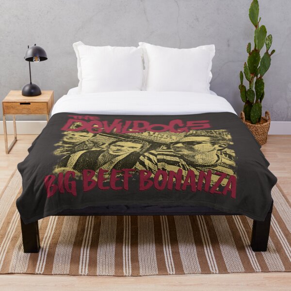 Item preview, Camiseta con la frase "El diablo adora Nueva York" designed and sold by Simbera.