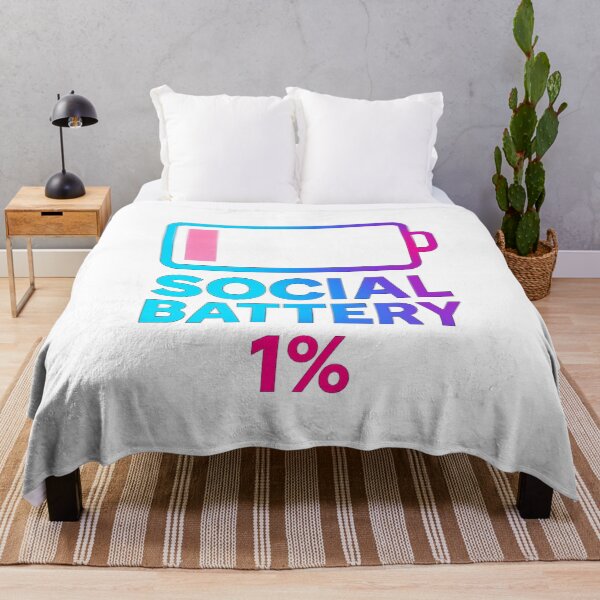 Aperçu de l'œuvre Social Battery 1% – Funny Introvert Quote Design créée et vendue par RouniBoutique.